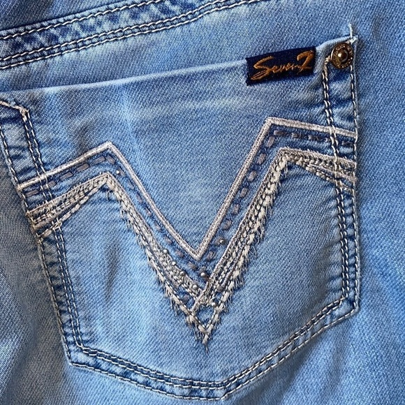 Seven7 Luxe Jean Capris - Picture 5 of 9